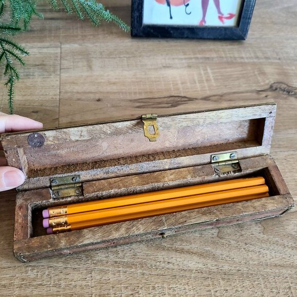 Vintage/Antique hand made with brass leaf details Qalamdan wooden pencil box. - Picture 9 of 15